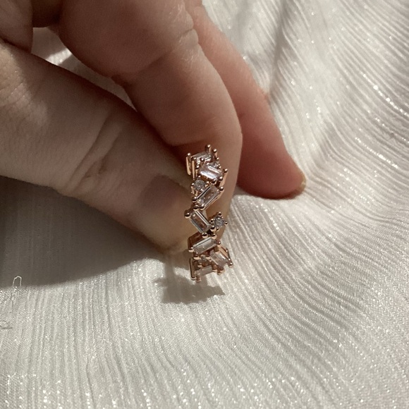 💋Beautiful Rose Gold Baguette DIamond (Lab) Cluster Band - Picture 9 of 16